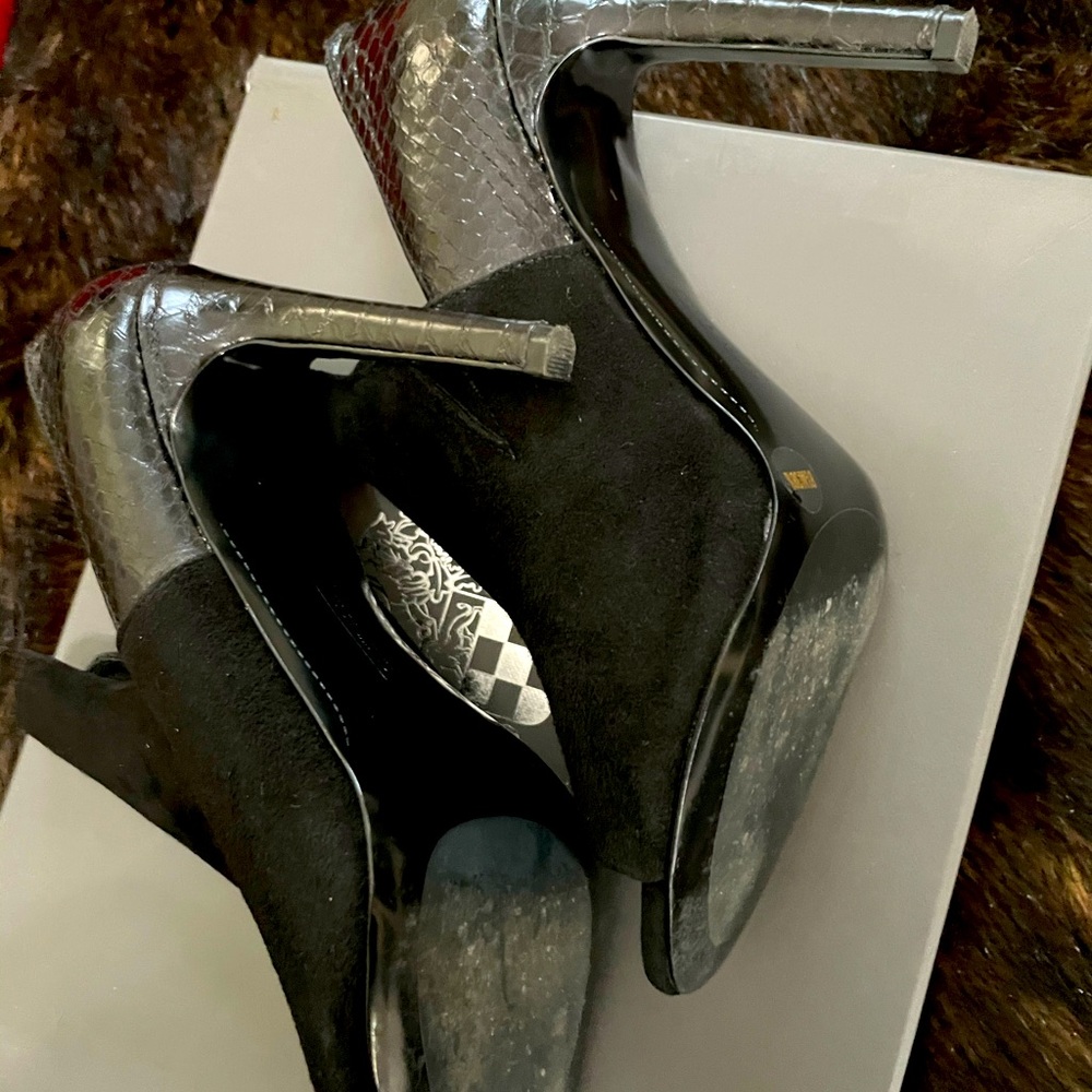 Like new Vince Camuto heels